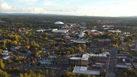 Aerial drone view of a small hilly town, Flagstaff mountain, Arizona, USA Vídeos de archivo 97336093