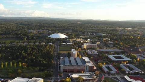 Aerial drone view of a small hilly town, Flagstaff mountain, Arizona, USA Vídeos de archivo 97336099
