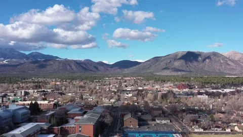 Aerial drone view of a small hilly town, Flagstaff mountain, Arizona, USA Vídeos de archivo 126397291