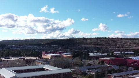Aerial drone view of a small hilly town, Flagstaff mountain, Arizona, USA Vídeos de archivo 126397419