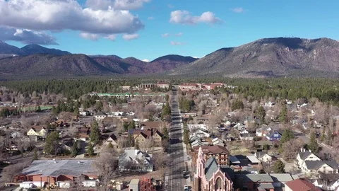 Aerial drone view of a small hilly town, Flagstaff mountain, Arizona, USA Vídeos de archivo 126483754
