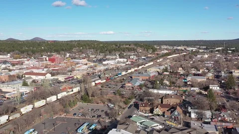 Aerial drone view of a small hilly town, Flagstaff mountain, Arizona, USA Vídeos de archivo 126485604