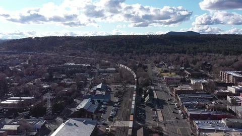 Aerial drone view of a small hilly town, Flagstaff mountain, Arizona, USA Vídeos de archivo 126485647