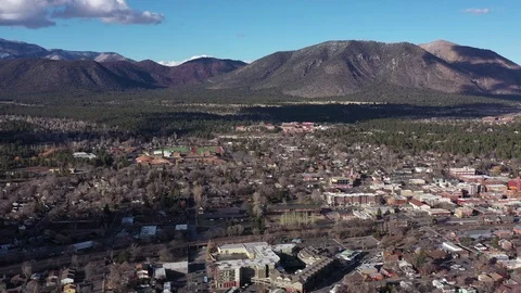 Aerial drone view of a small hilly town, Flagstaff mountain, Arizona, USA Vídeos de archivo 126486357