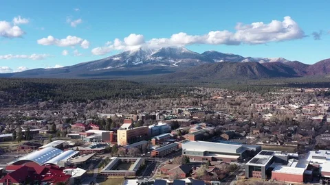Aerial drone view of a small hilly town, Flagstaff mountain, Arizona, USA Vídeos de archivo 126486963