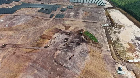 Aerial Drone View Solar Panel Farm Construction 스톡 동영상 336816802