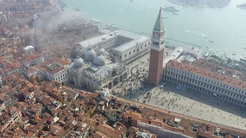 Aerial drone view of the St. Mark's Square in Venice, Italy 스톡 동영상 126988560
