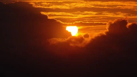 Aerial drone view of the sun setting through orange clouds over the sea, Crete, 库存影片 339289608