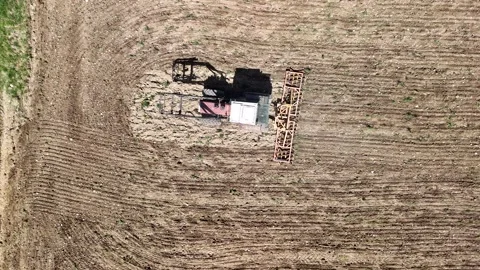 Aerial Drone View of Tractor Plowing Agricultural Field 库存影片 332565217