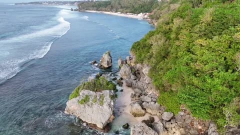 Aerial Drone View of Turquoise Ocean and Rocky Coast in Uluwatu Bali Indonesia Видео 342820154