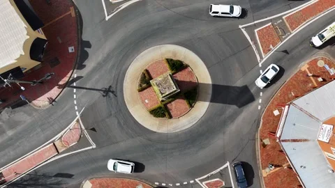 Aerial Drone View of Vehicles Navigating Roundabout in Coonabarabran 库存影片 314093736