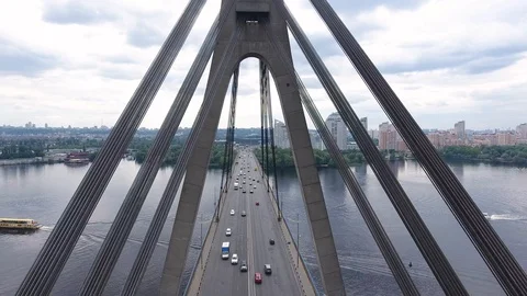 Aerial drone view View Of North or Moscow Bridge Kiev, Ukraine over Dnieper. 库存影片 129813619