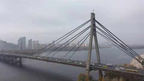 Aerial drone view View Of North or Moscow Bridge Kiev, Ukraine over Dnieper. 库存影片 129831831