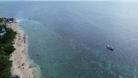 Aerial drone view of White Beach Moalboal Philippines with turquoise water 1 库存影片 334634671