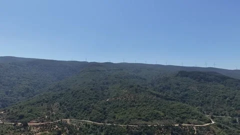 Aerial Drone View of Wind Turbines on Mountain Ridge Above Forested Valley Vidéo 341530760
