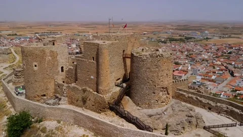 Aerial Drone Views of Consuegra Castle and Historic Spanish Town Vídeos de archivo 335647625