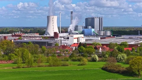 Aerial Drone Wide View Power Plant Cooling Tower Steam Green Landscape Vidéo 337359151