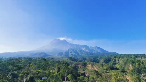 Aerial drone zoom out from merapi mountain volcano peak 스톡 동영상 343963316
