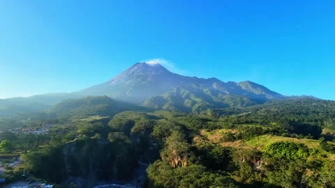 Aerial drone zoom out to merapi volcano landscape for travel documentary 스톡 동영상 344029569