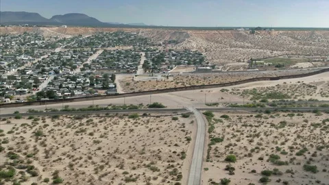 Aerial: El Paso border wall for Mexico &amp; USA Video stock 128934633