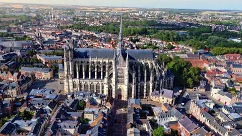 Aerial elevated wide angle static drone view of the Notre Dame D'amiens in Stock Footage 341314870