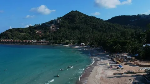 Aerial Elevating Drone Shot. Flying ver the ocean coast. View of the sea waves Video stock 140199615