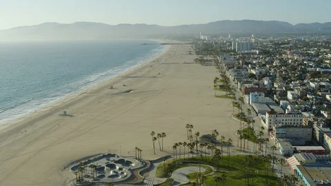 Aerial of empty Venice beach during corona quarantine, USA 2020 스톡 동영상 135359571