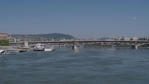 Aerial estabilishing shot of Budapest, capital of Hungary - 4K drone video Vídeo Stock 129753353