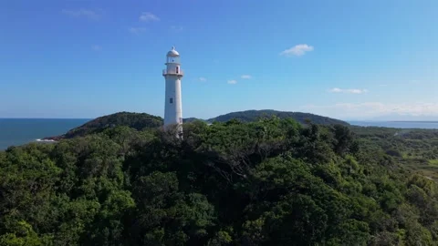 Aerial Establishing of das Conchas Lighthouse on Ilha do Mel Coastline, Paraná Vídeo Stock 330837257
