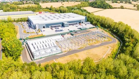 Aerial far view of a modern data centre Stock-Fotos