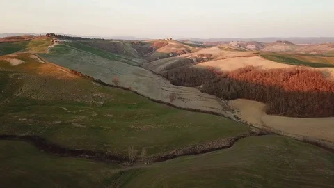 Aerial fast blur flight towards a Tuscany farm at sunset Stock Footage 103276993
