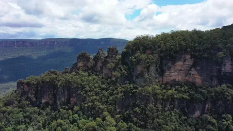 Aerial fast motion over Blue Mountains canyon from Three Sisters as 4k. Stock Footage 148136222