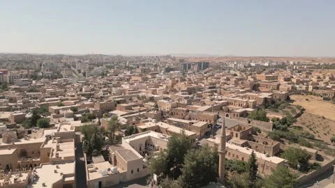 Aerial fast motion view of Midyat old city in Mardin Province, showing ston.. Stock-Footage 334291386