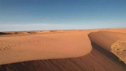 Aerial Fast Reverse Over Sand Dune Gobi Desert Mongolia Vídeos de archivo 332678910