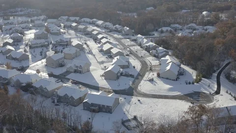 Aerial flight around homes after a snow 스톡 동영상 111663248