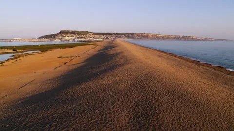 Aerial flight over Chesil Beach towards the Isle of Portland at sunset 스톡 동영상 336364552