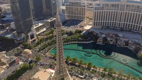 Aerial flight over Eiffel Tower and Bellagio Fountains in Las vegas at sunny day 스톡 동영상 120318890