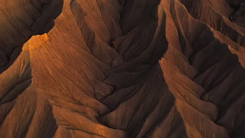 Aerial flight over eroded desert badlands at sunset 스톡 동영상 333149809