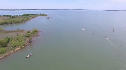 Aerial flight over Lake Ray Roberts near the Ray Roberts Marina. Stockbeeldmateriaal 89108533