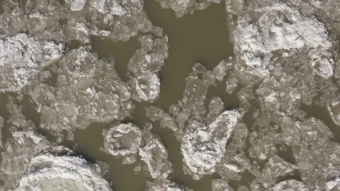 Aerial flight over large chunks of pancake ice flowing down a river 스톡 동영상 111668702