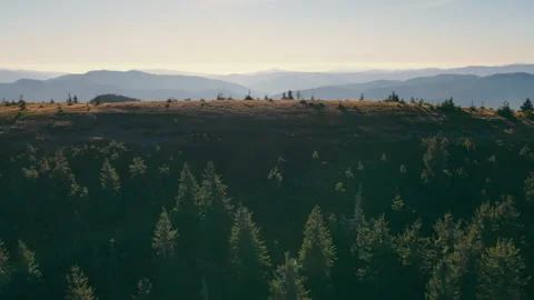 Aerial Flight over the mountain range and panorama of the goose landscape that Video stock 190943518