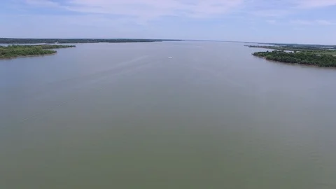 Aerial flight over Ray Roberts Lake at Lone Oak Rd. Stockbeeldmateriaal 89108610