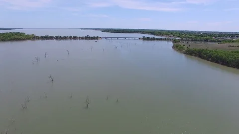 Aerial flight over Ray Roberts Lake at Lone Oak Rd. Stockbeeldmateriaal 89108650