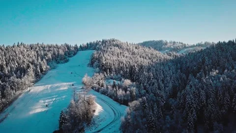 AERIAL: Flight Over Ski Slopes and Snow Covered Trees, Winter Morning 스톡 동영상 140368491