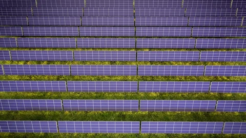 Aerial Flight Over Solar Panel Farm At Green Energy 動画素材 128723732