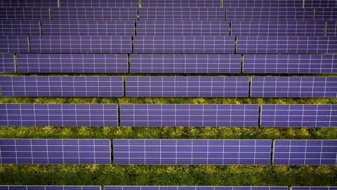 Aerial Flight Over Solar Panel Farm At Green Energy 動画素材 128727546