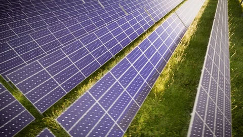 Aerial Flight Over Solar Panel Farm At Green Energy 動画素材 128976733