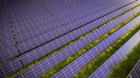 Aerial Flight Over Solar Panel Farm At Green Energy 動画素材 128993392