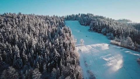 AERIAL: Flight Over Working Snow Makers and Frosted Winter Forest 스톡 동영상 140369044