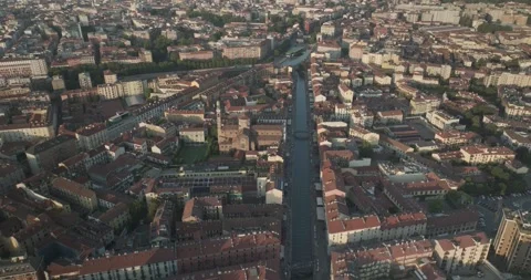 Aerial Flight Through Navigli Toward Milan City Center with Camera Tilt Up Vídeo Stock 344469180